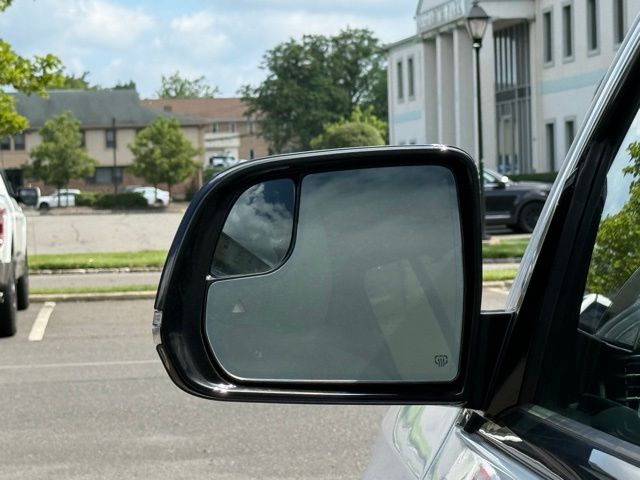 Vehicle image 15 of 24