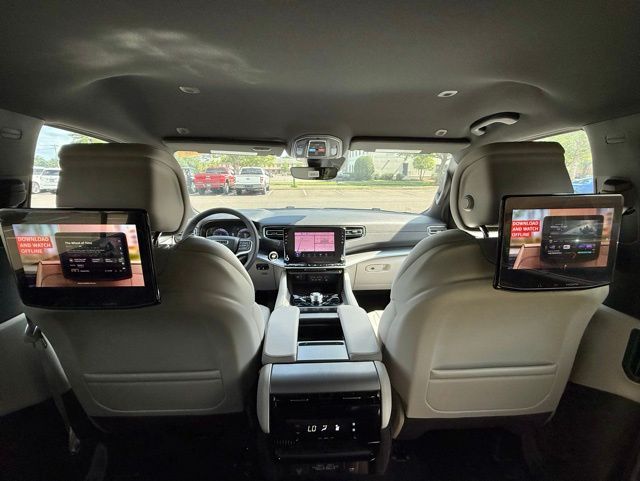 Vehicle image 14 of 24