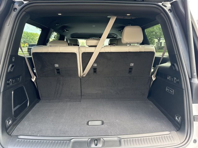 Vehicle image 11 of 24