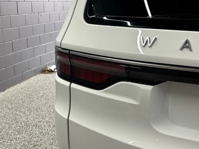 Vehicle image 21 of 24