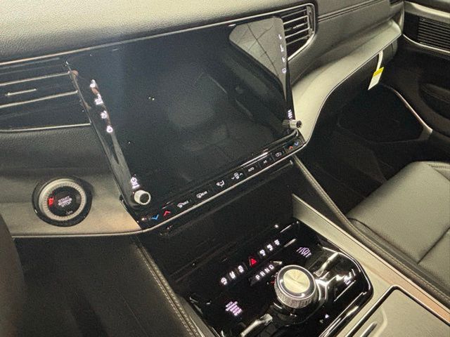 Vehicle image 16 of 19