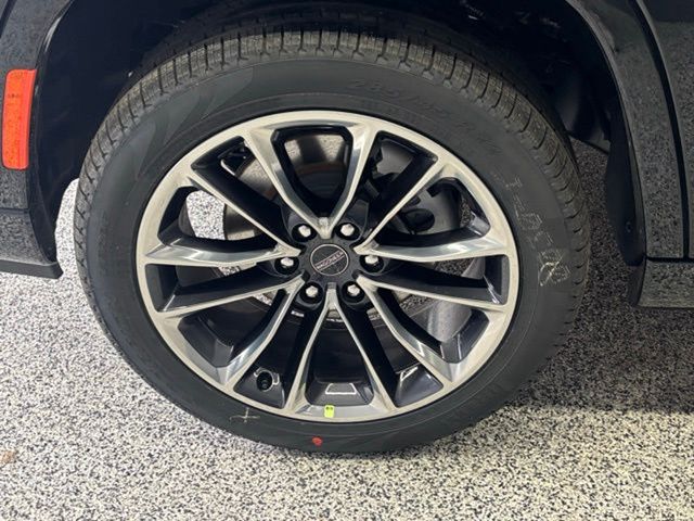 Vehicle image 15 of 19