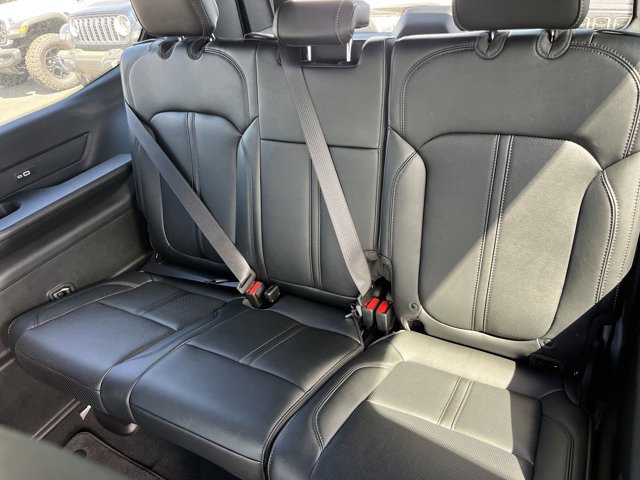 Vehicle image 7 of 13