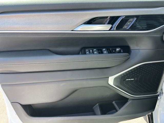 Vehicle image 5 of 13