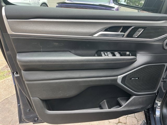 Vehicle image 10 of 11