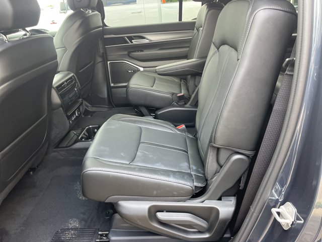 Vehicle image 4 of 11