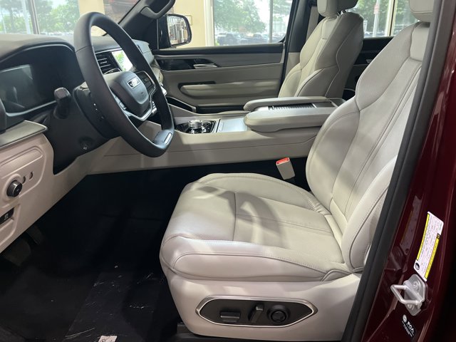 Vehicle image 4 of 10