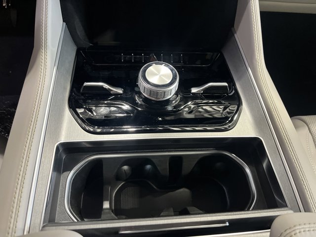 Vehicle image 7 of 10