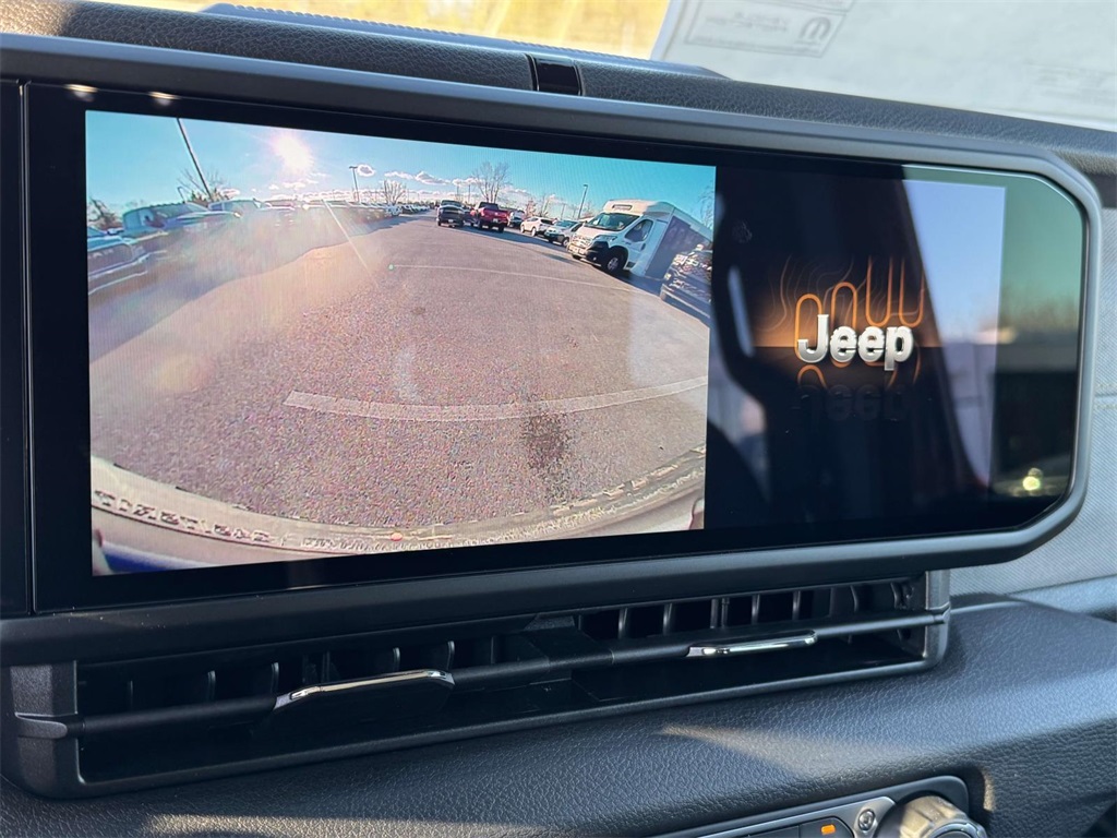 Vehicle image 13 of 18