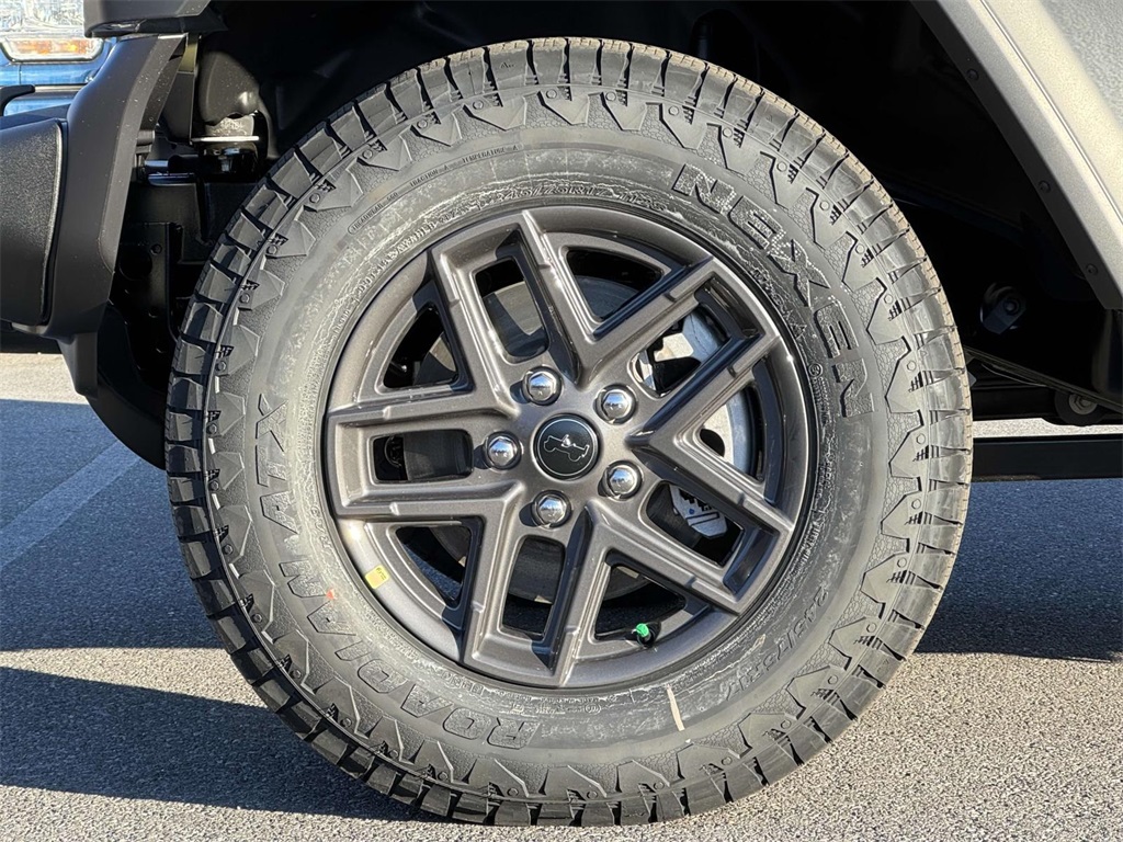 Vehicle image 7 of 18