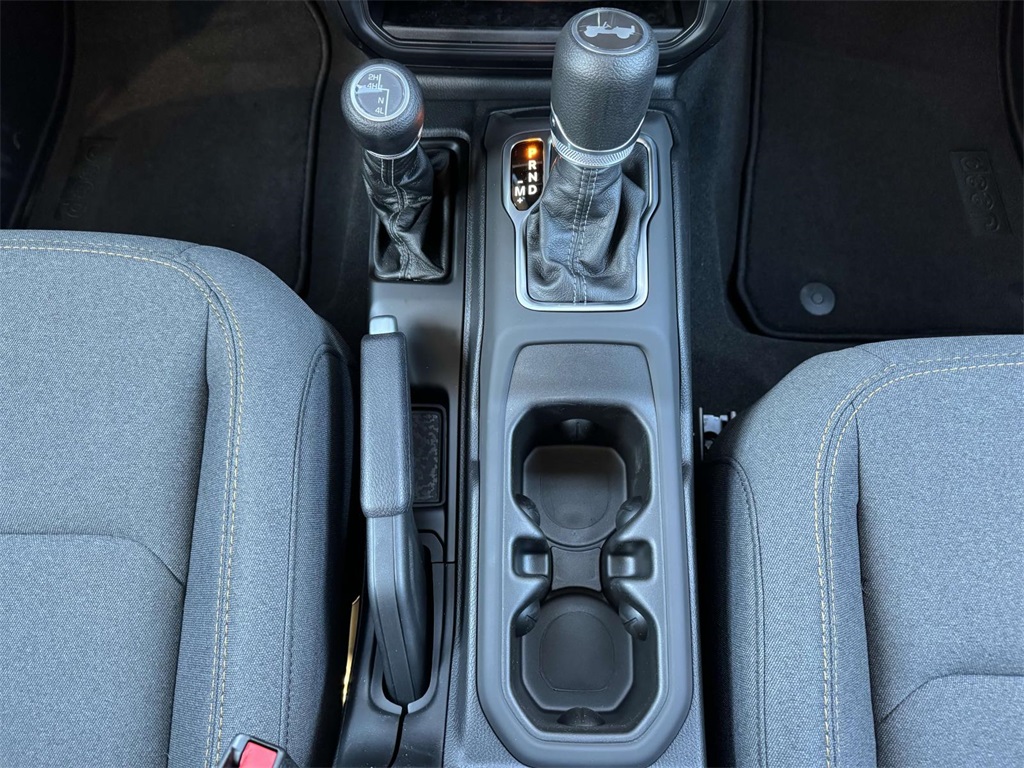 Vehicle image 14 of 18