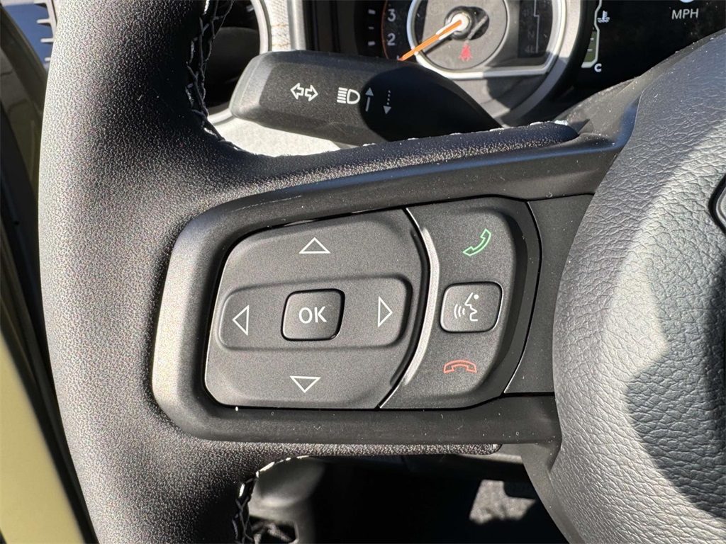 Vehicle image 16 of 18