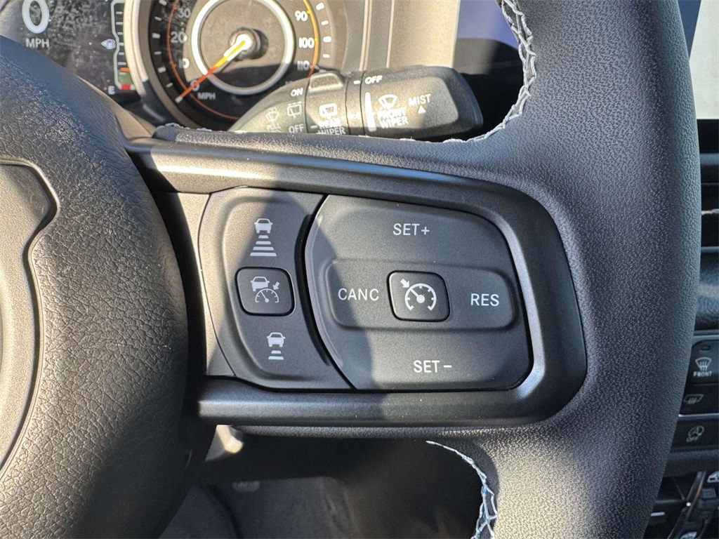Vehicle image 15 of 18