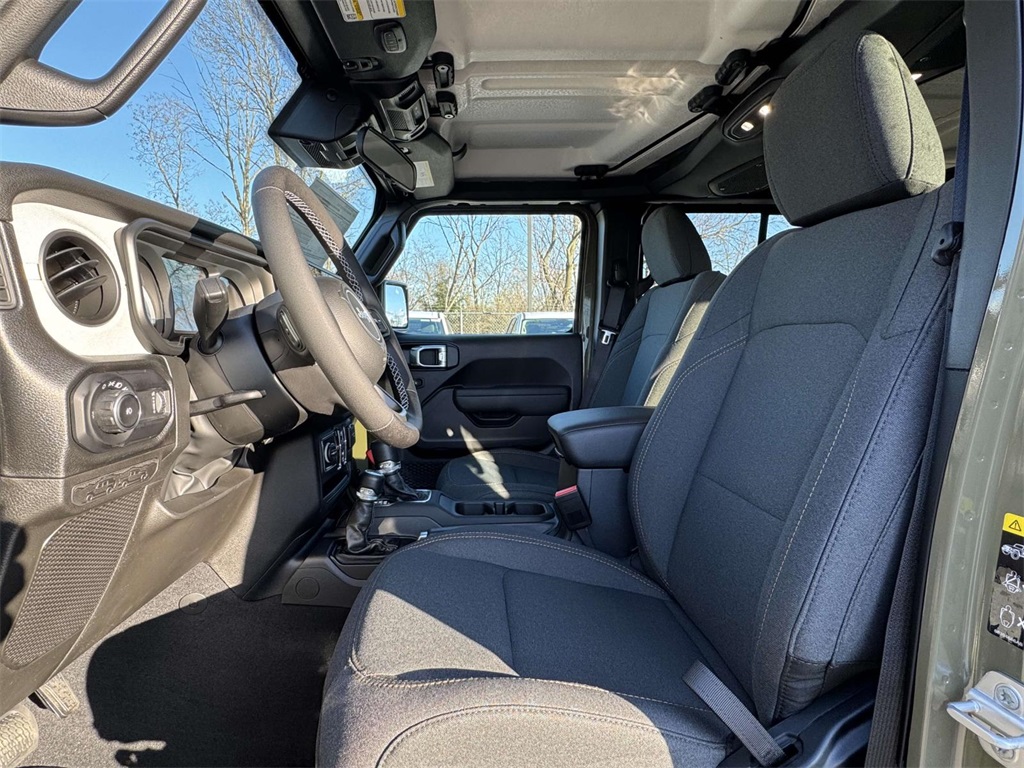 Vehicle image 9 of 18