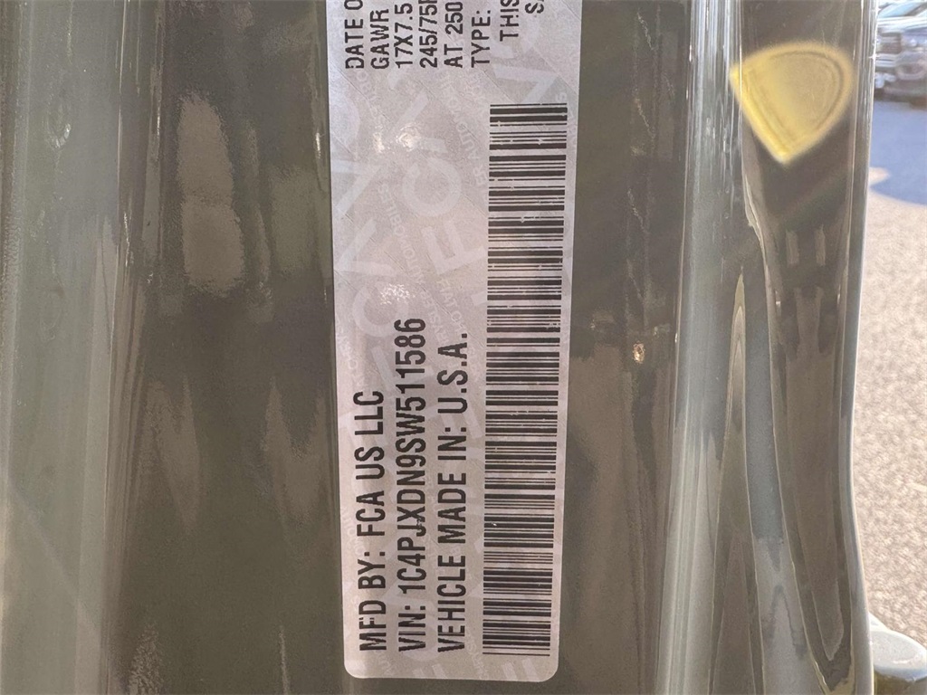 Vehicle image 17 of 18