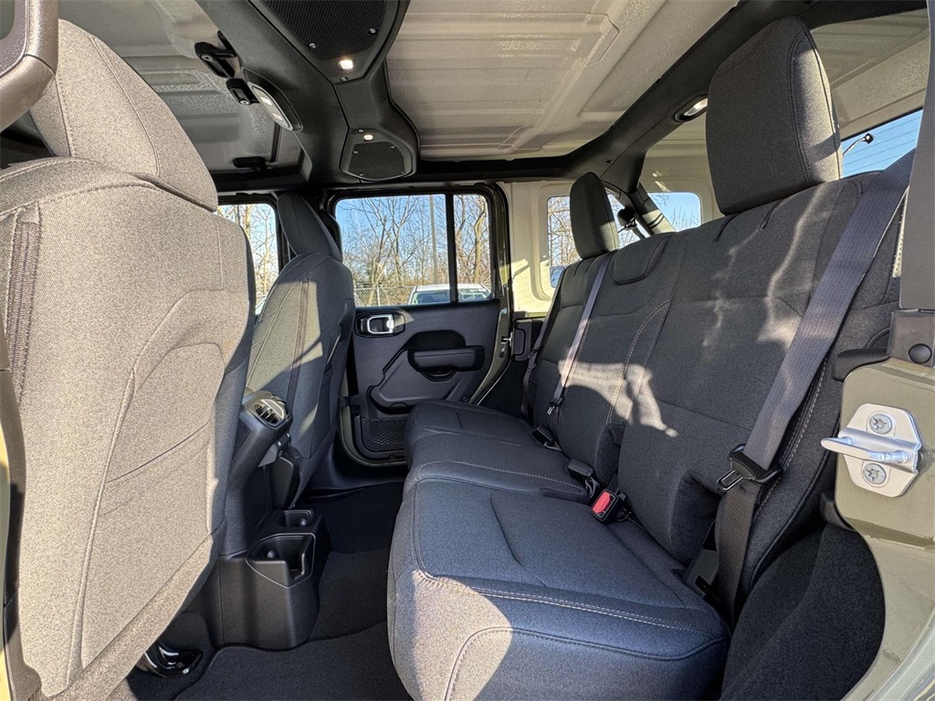 Vehicle image 8 of 18