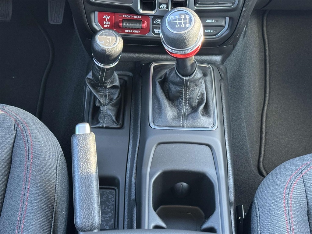Vehicle image 14 of 19