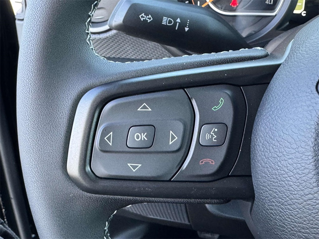 Vehicle image 15 of 19
