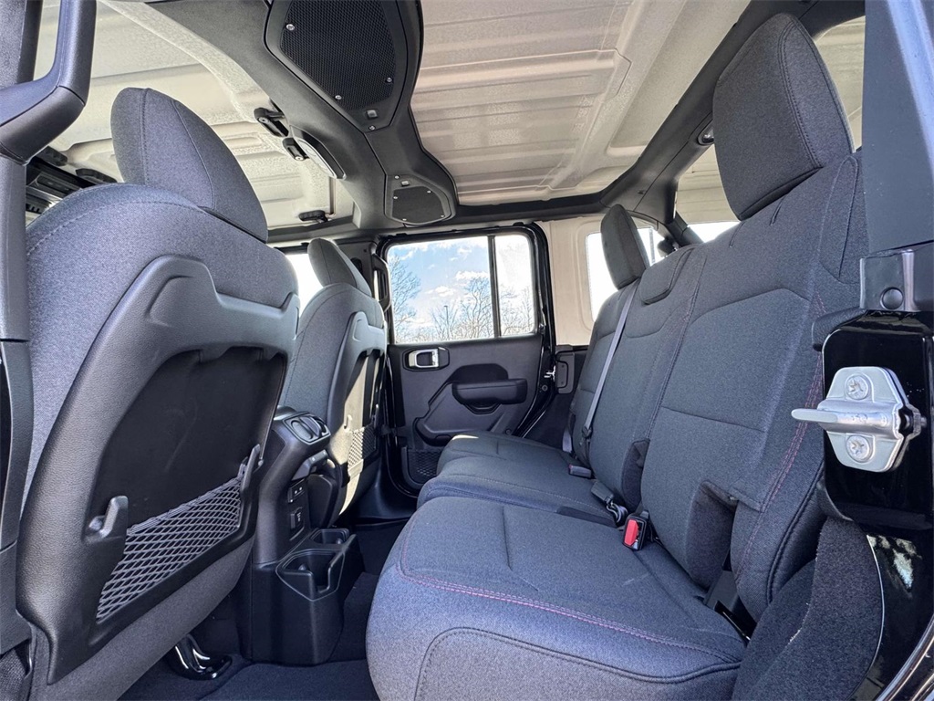 Vehicle image 8 of 19