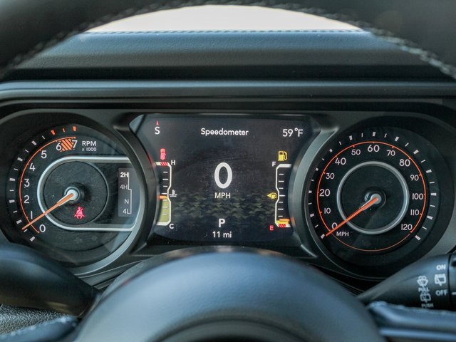 Vehicle image 17 of 32