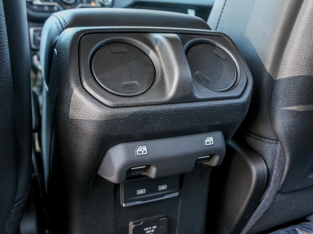 Vehicle image 25 of 32
