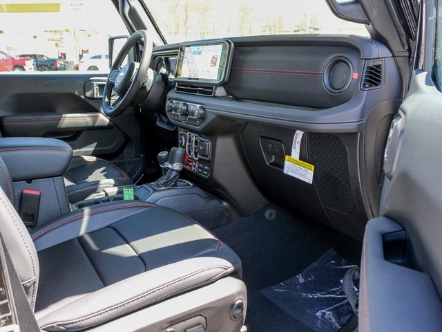 Vehicle image 10 of 32