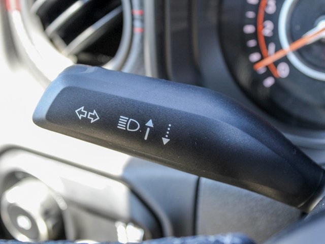 Vehicle image 21 of 32