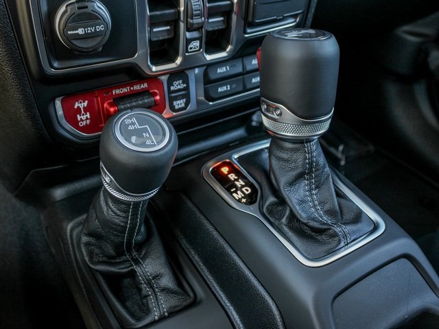 Vehicle image 16 of 32
