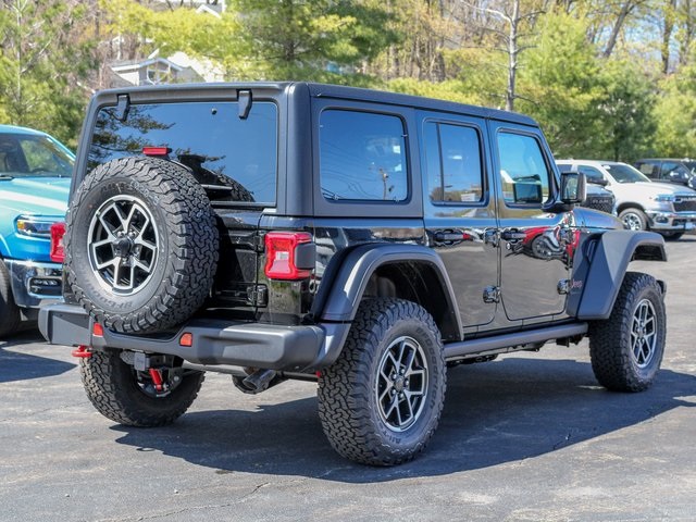 Vehicle image 4 of 32