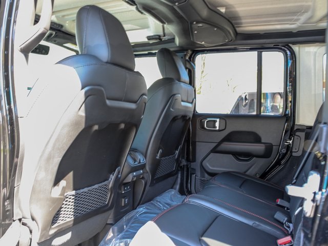 Vehicle image 27 of 32