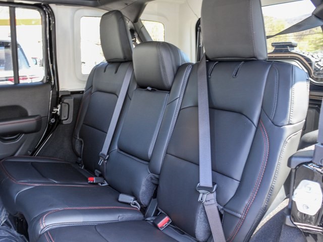 Vehicle image 28 of 32