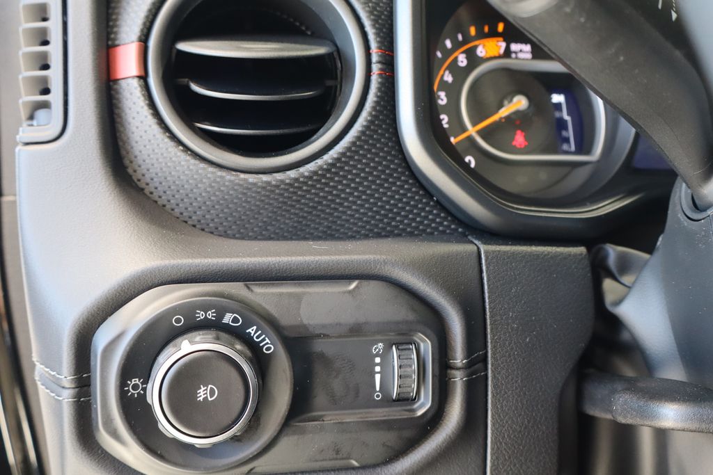 Vehicle image 15 of 42