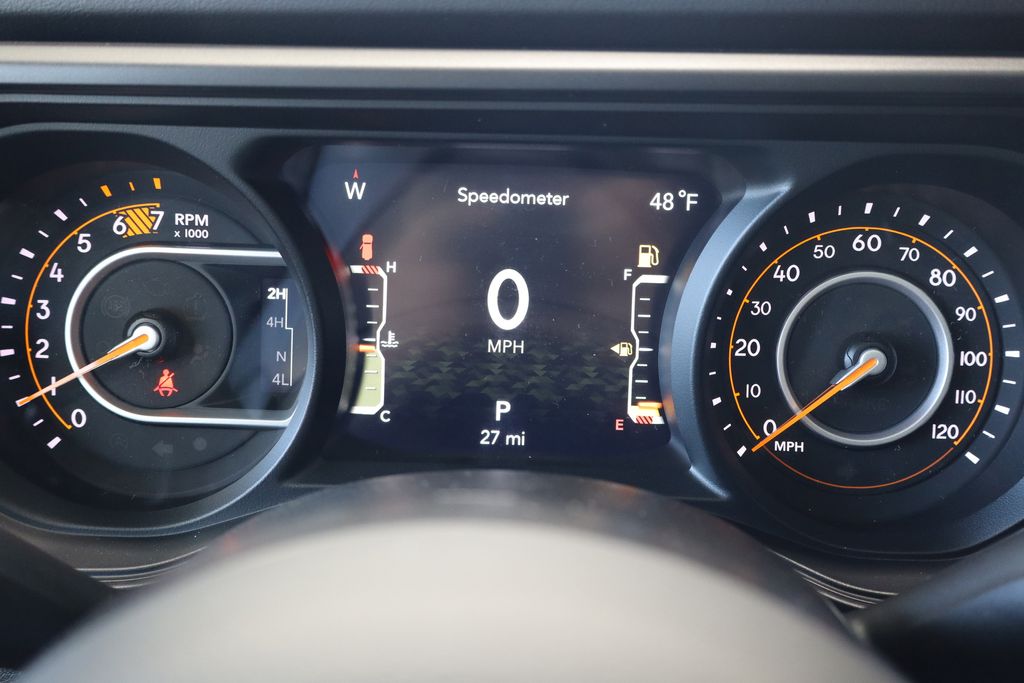 Vehicle image 21 of 42