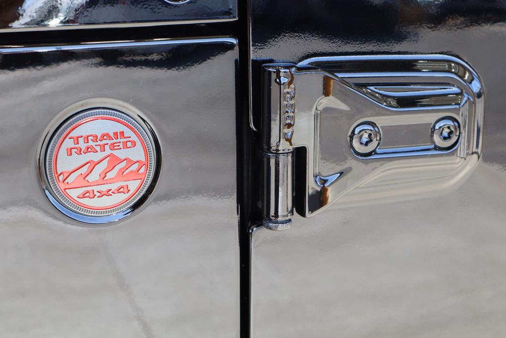 Vehicle image 40 of 42