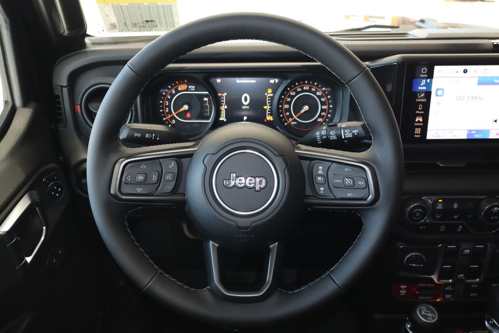 Vehicle image 18 of 42