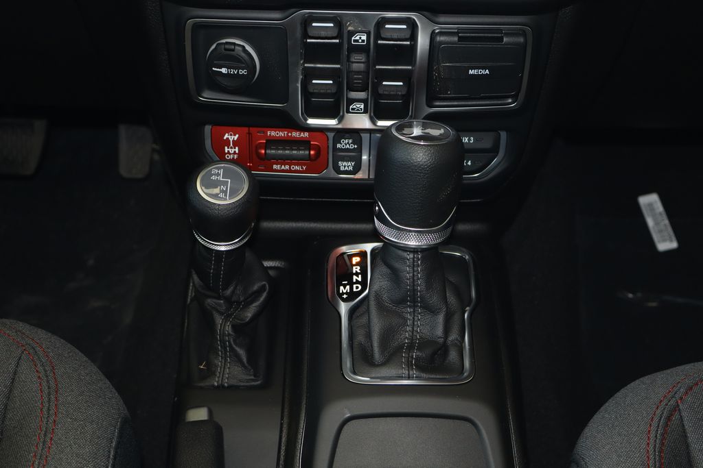 Vehicle image 35 of 42
