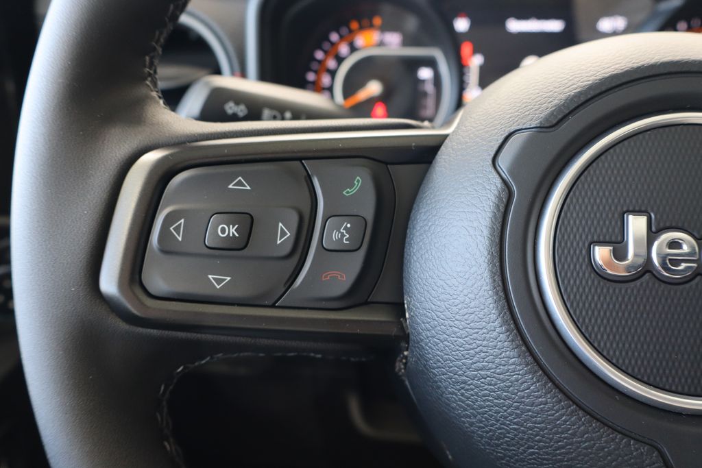 Vehicle image 19 of 42