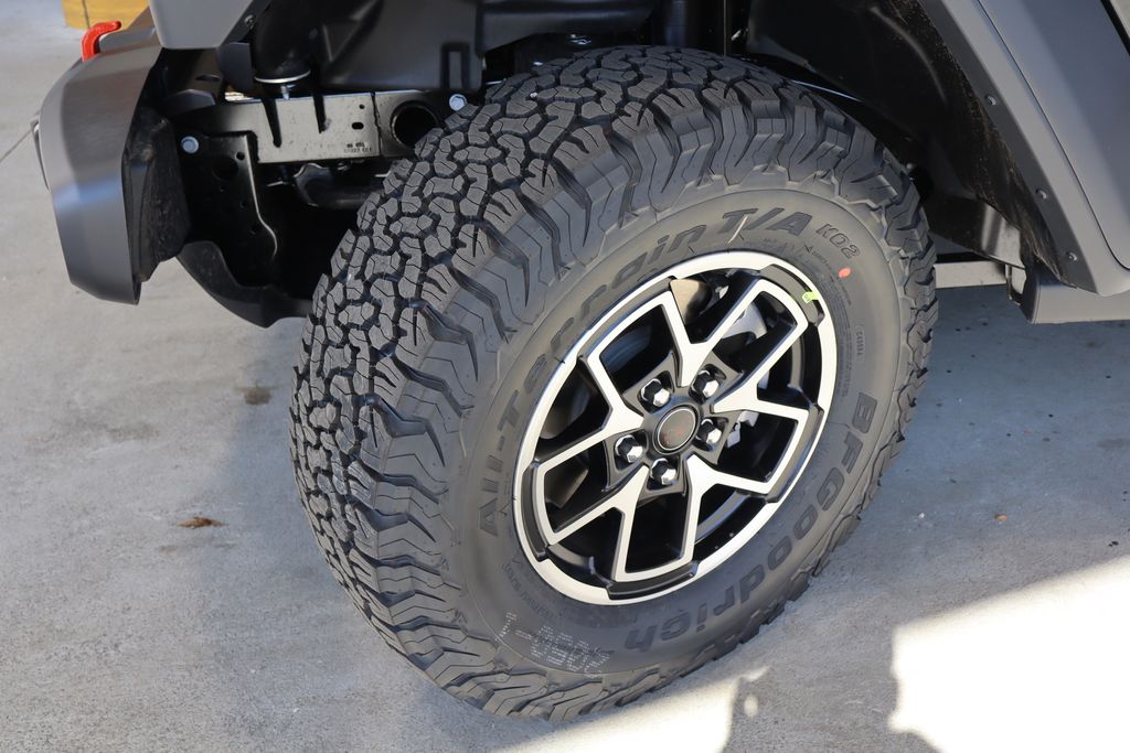 Vehicle image 37 of 42