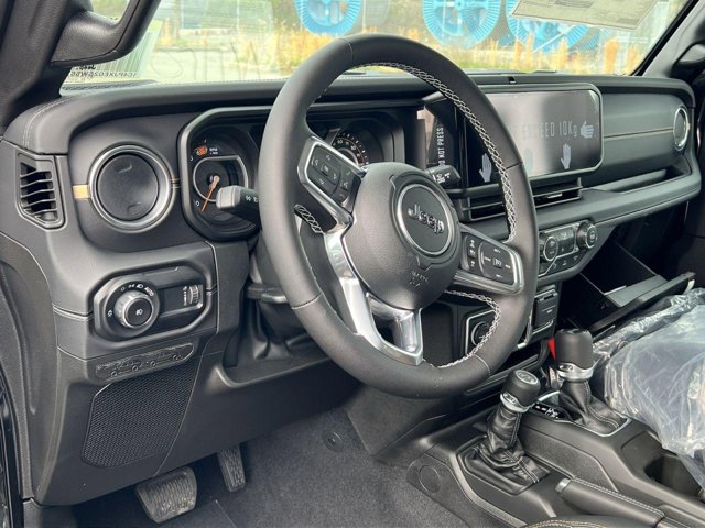 Vehicle image 8 of 21