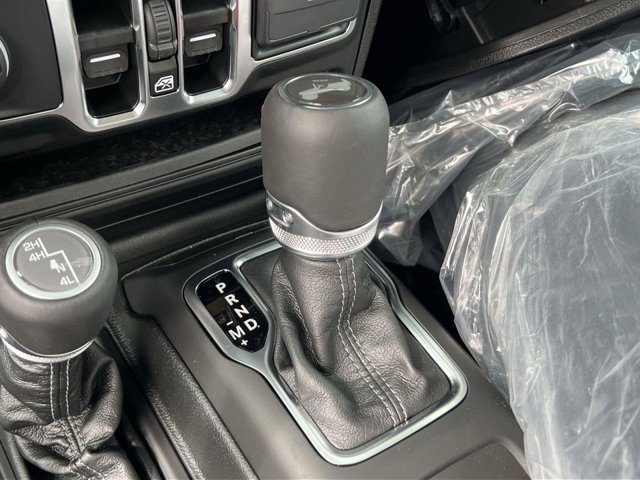Vehicle image 12 of 21