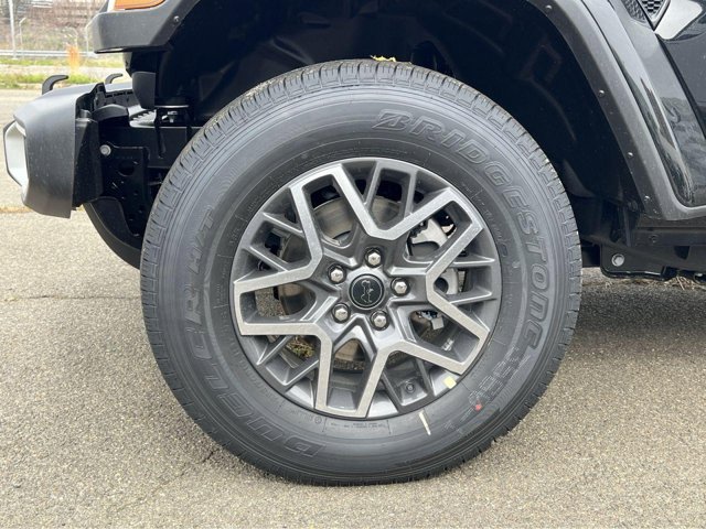 Vehicle image 4 of 21