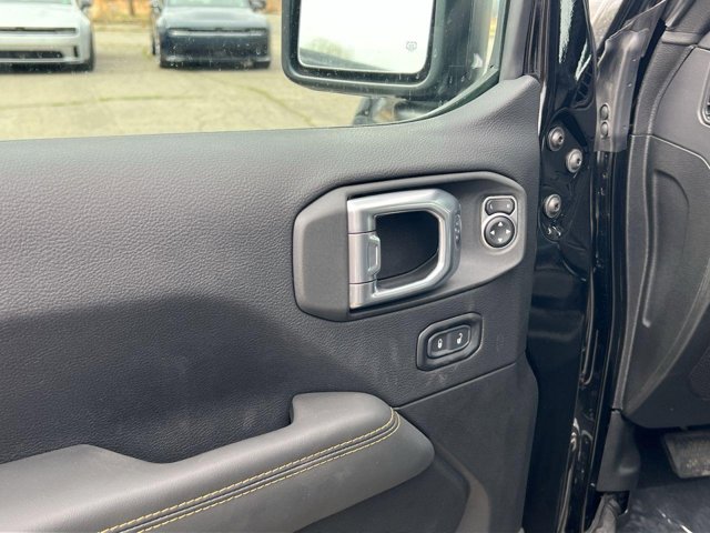 Vehicle image 7 of 21