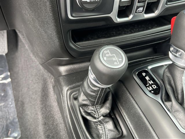 Vehicle image 18 of 21