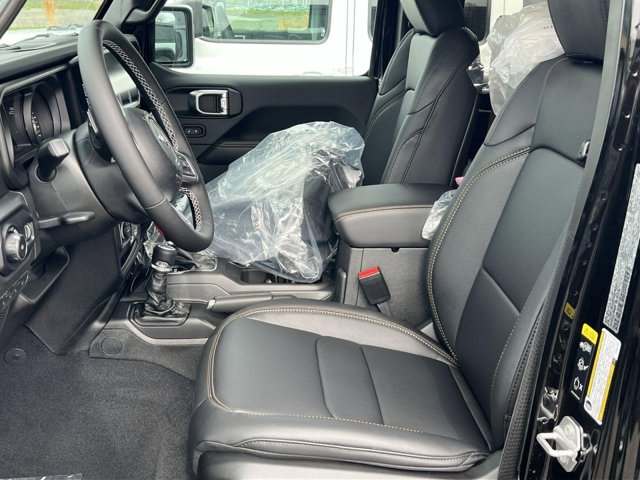 Vehicle image 5 of 21
