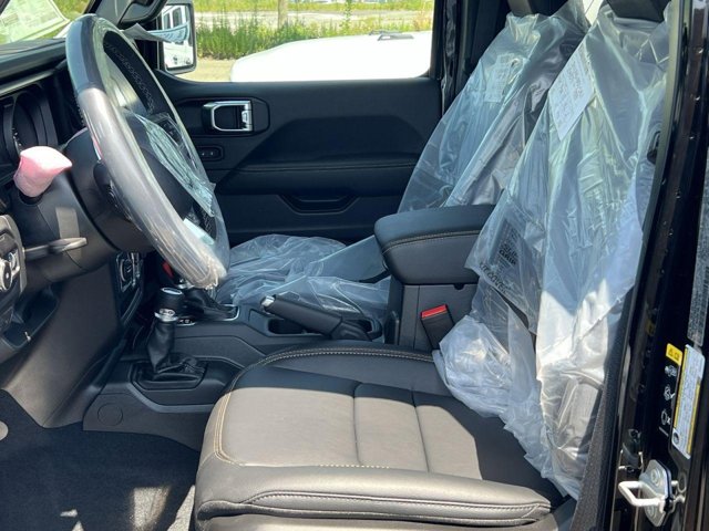 Vehicle image 6 of 19
