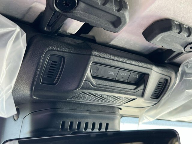 Vehicle image 18 of 19