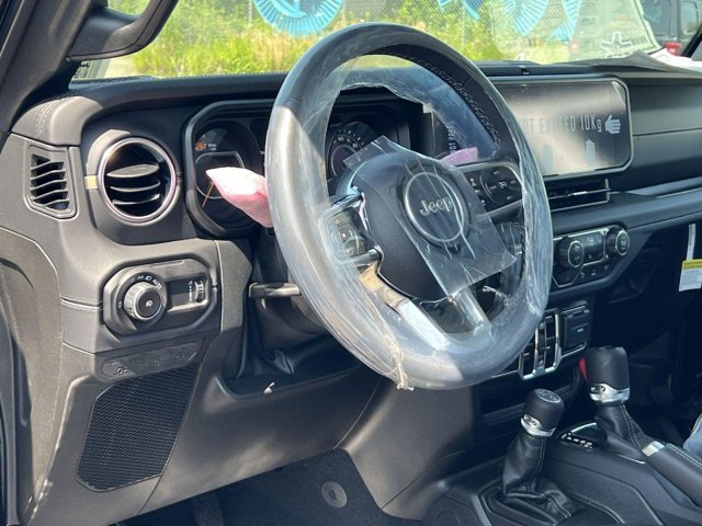 Vehicle image 9 of 19