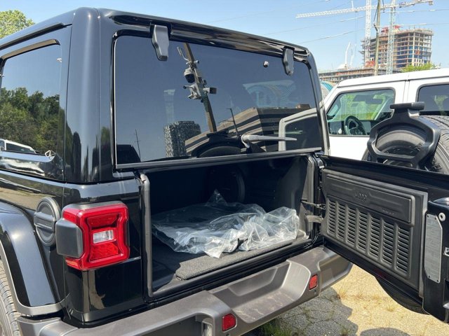 Vehicle image 5 of 19