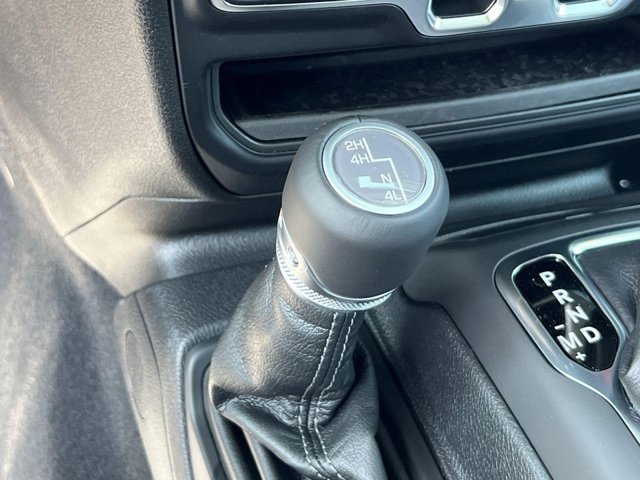 Vehicle image 14 of 19