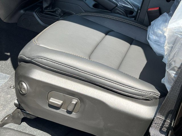 Vehicle image 16 of 19